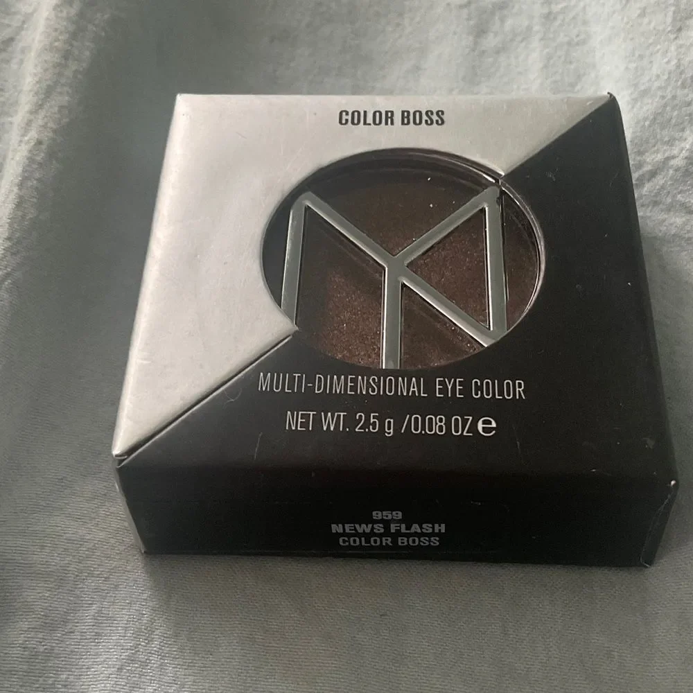 Color Boss Multi-Dimensional Eye Color - News Flash (959) - Shimmery Brown